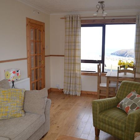 הוילה דירנס Highland Holiday House חדר תמונה